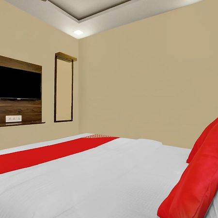 Hotel O Nandi Palace Lodging And Boarding Ulhāsnagar エクステリア 写真
