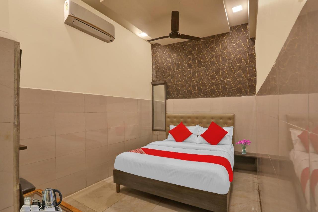 Hotel O Nandi Palace Lodging And Boarding Ulhāsnagar エクステリア 写真