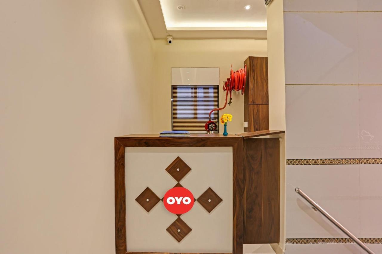 Hotel O Nandi Palace Lodging And Boarding Ulhāsnagar エクステリア 写真