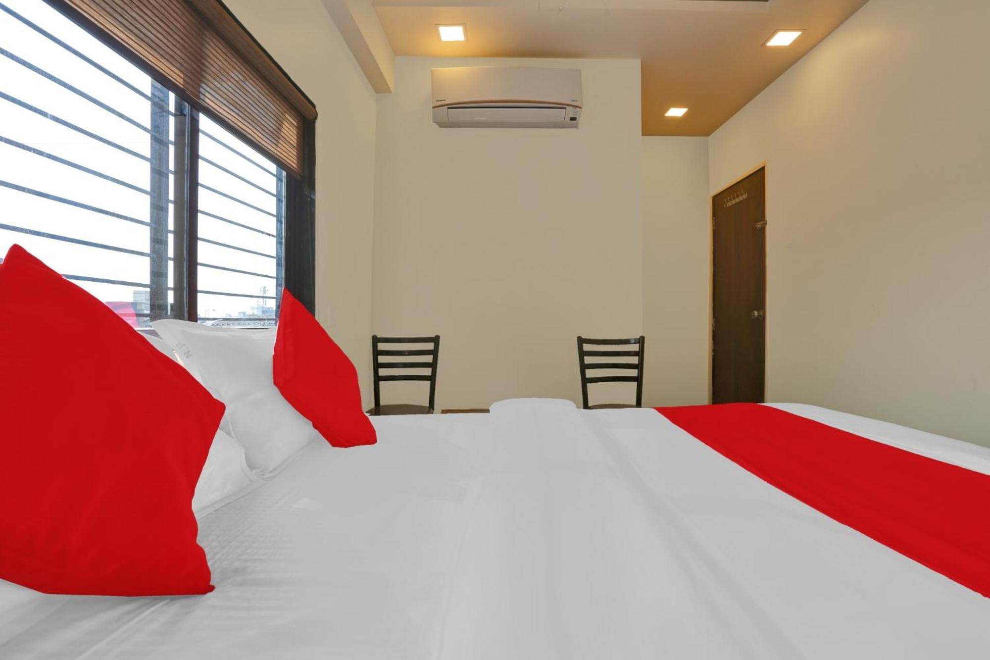 Hotel O Nandi Palace Lodging And Boarding Ulhāsnagar エクステリア 写真
