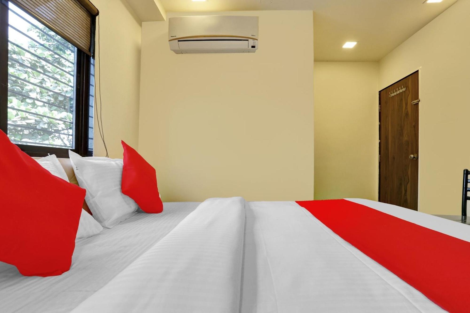 Hotel O Nandi Palace Lodging And Boarding Ulhāsnagar エクステリア 写真
