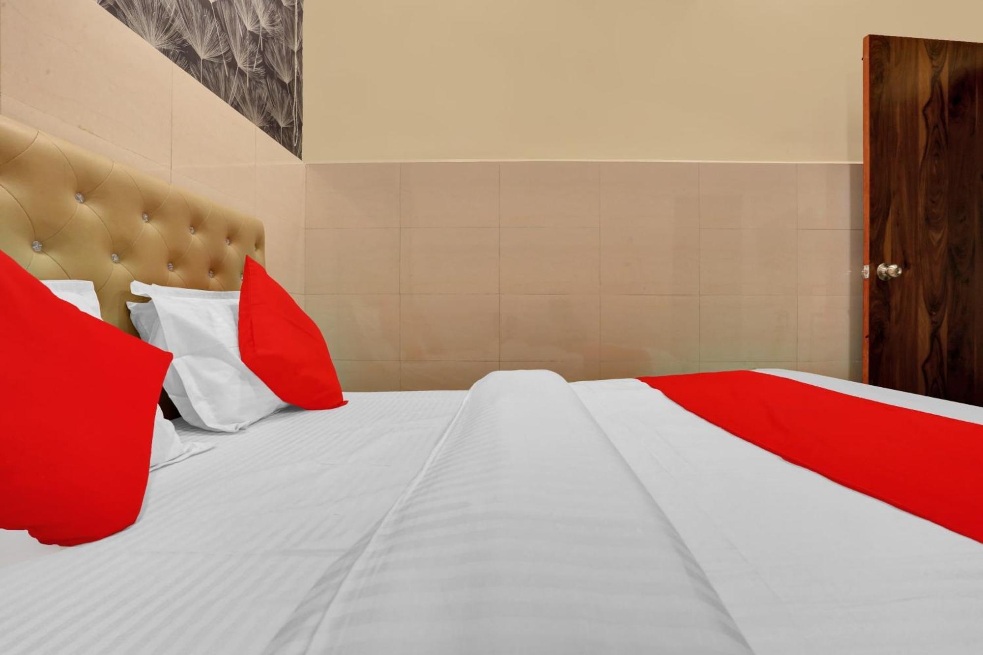 Hotel O Nandi Palace Lodging And Boarding Ulhāsnagar エクステリア 写真