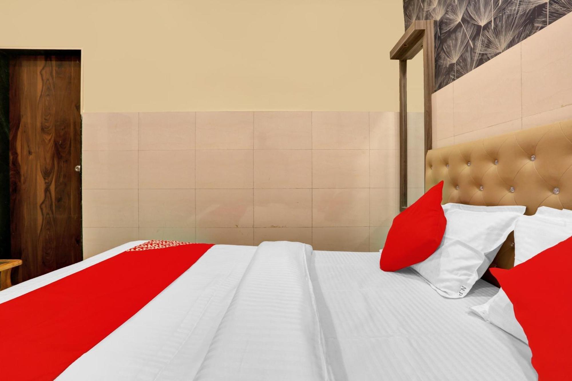 Hotel O Nandi Palace Lodging And Boarding Ulhāsnagar エクステリア 写真