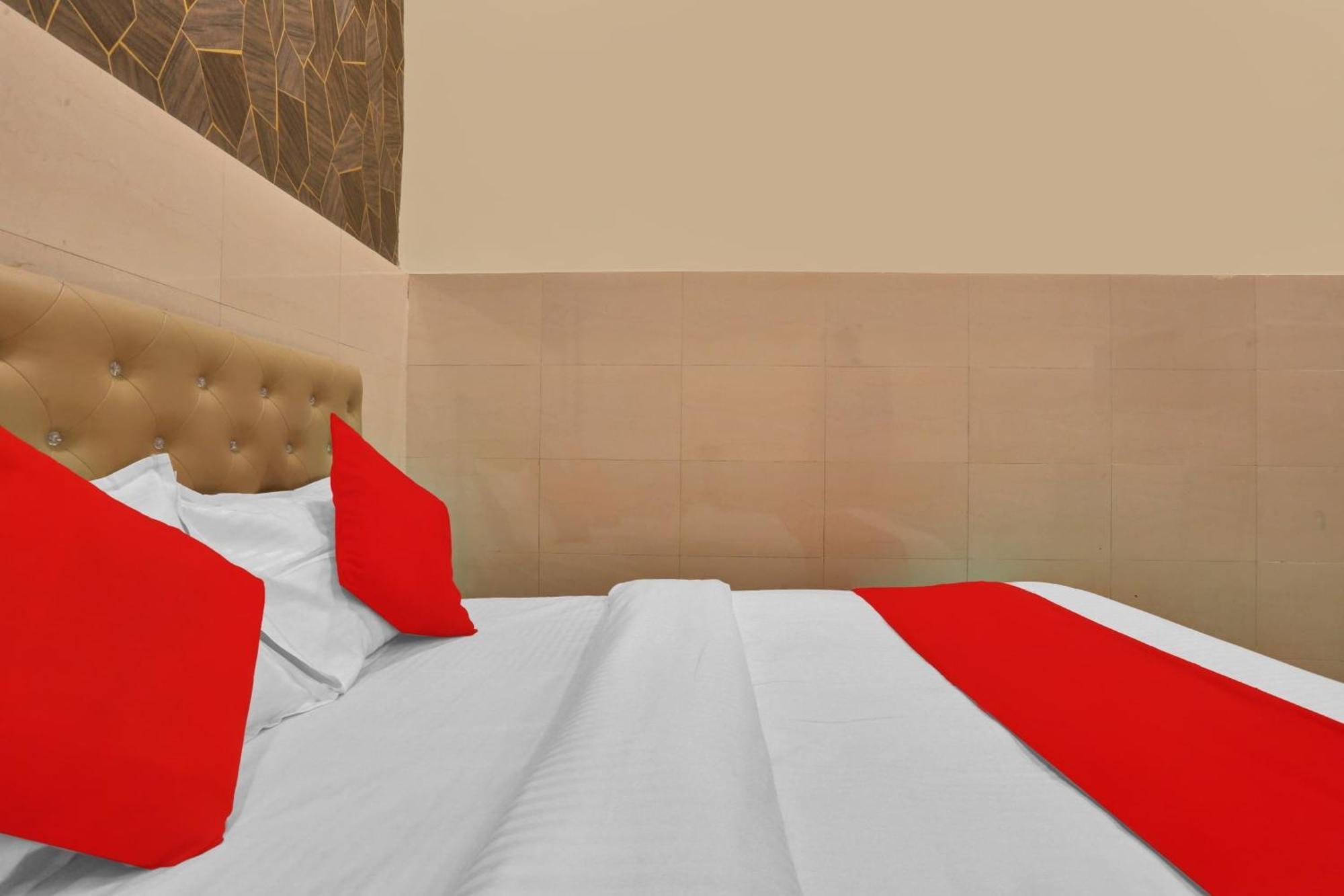Hotel O Nandi Palace Lodging And Boarding Ulhāsnagar エクステリア 写真