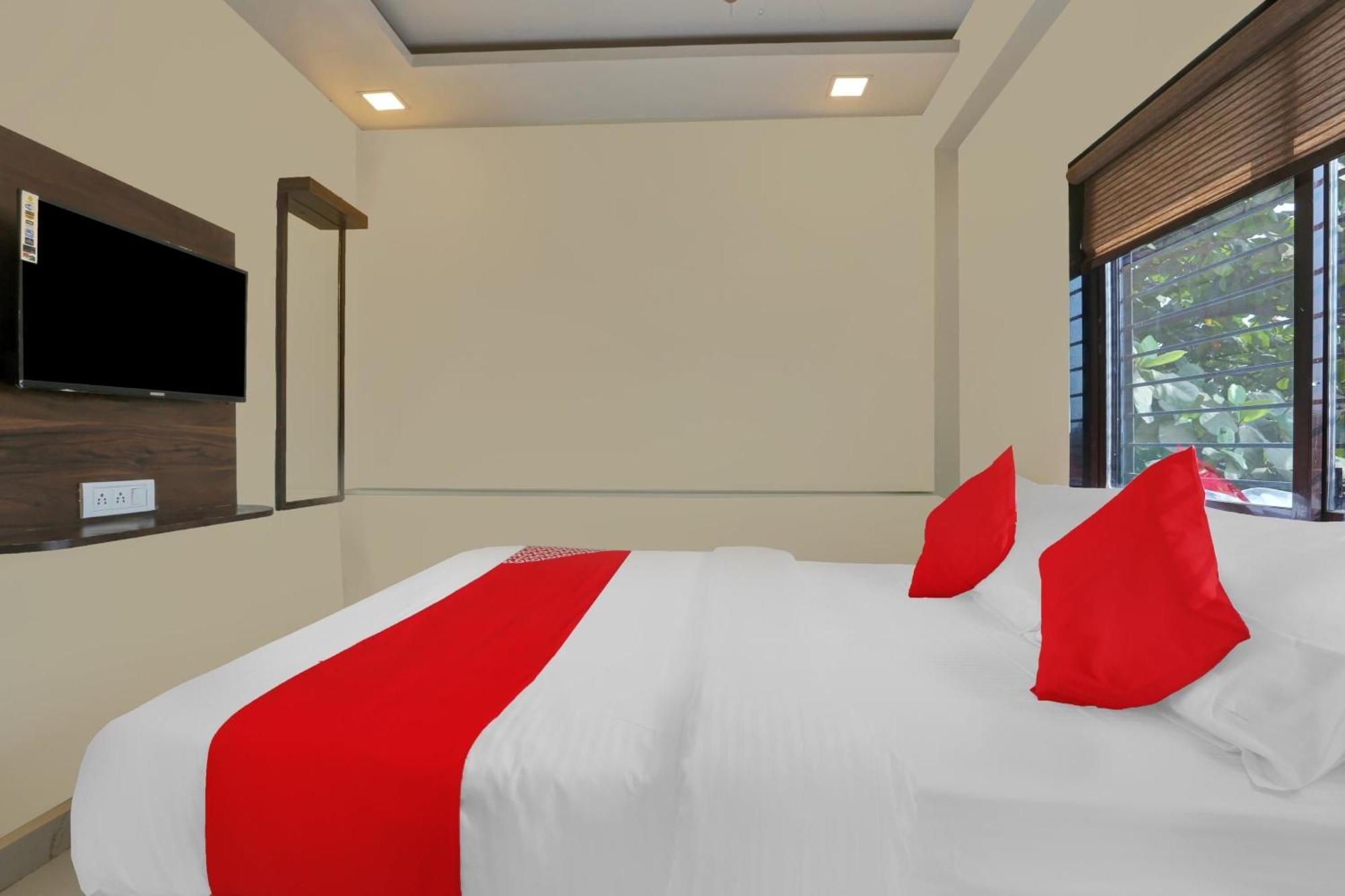 Hotel O Nandi Palace Lodging And Boarding Ulhāsnagar エクステリア 写真